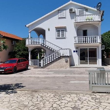 Apartmani Ira Vir Bagian luar foto