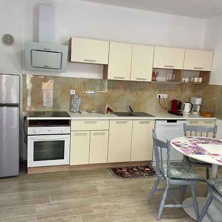 Apartmani Ira Vir Bagian luar foto