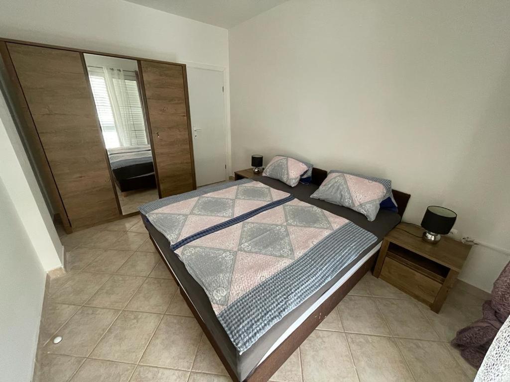 Apartmani Ira Vir Bagian luar foto