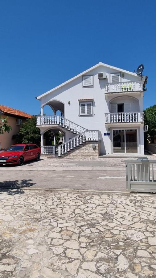 Apartmani Ira Vir Bagian luar foto