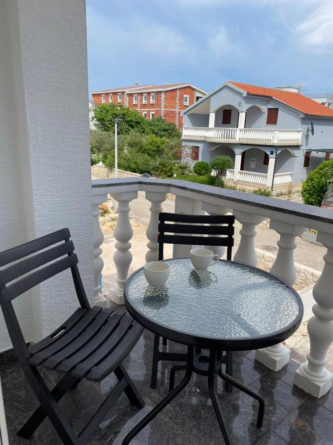 Apartmani Ira Vir Bagian luar foto