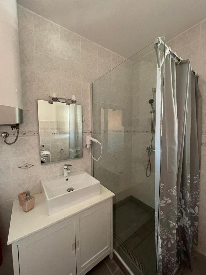 Apartmani Ira Vir Bagian luar foto