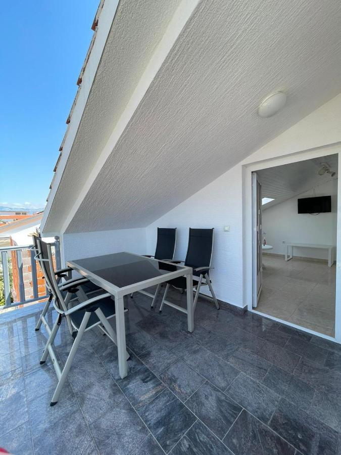 Apartmani Ira Vir Bagian luar foto