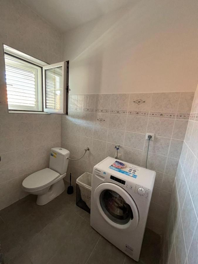 Apartmani Ira Vir Bagian luar foto