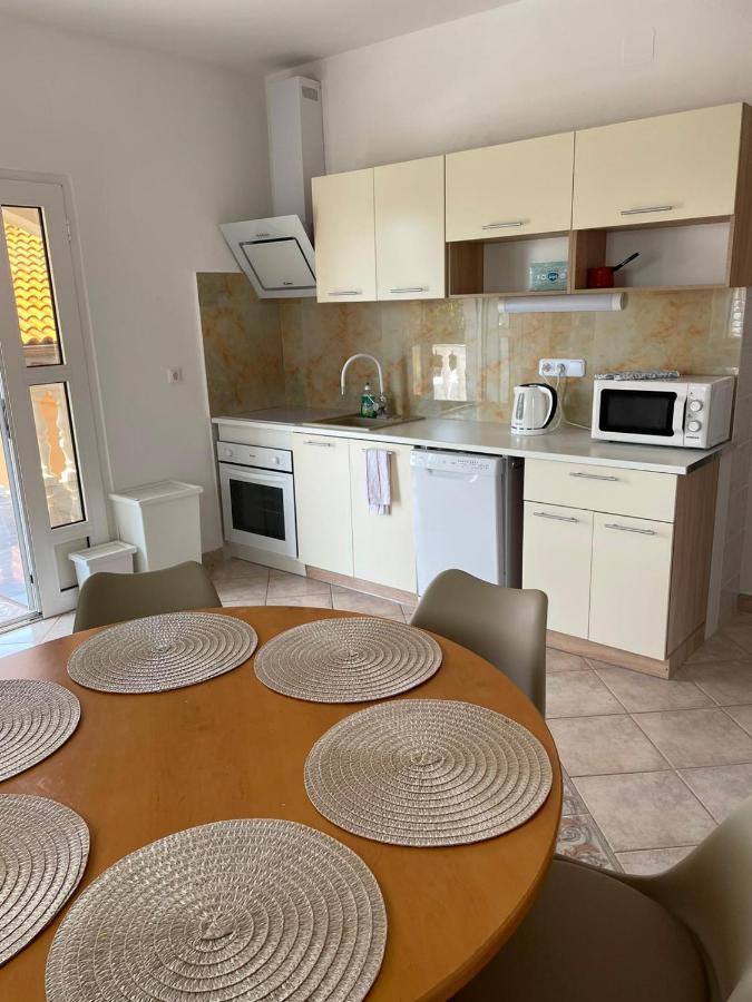Apartmani Ira Vir Bagian luar foto