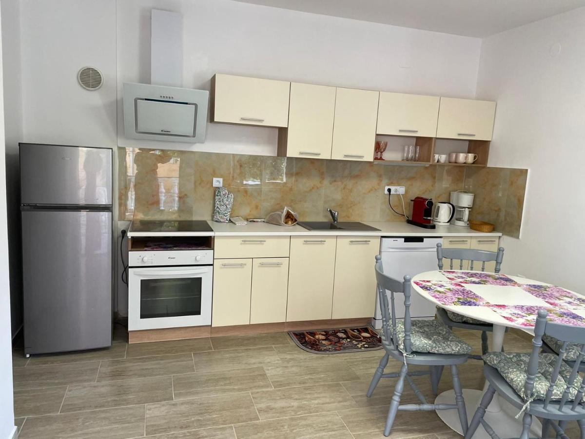 Apartmani Ira Vir Bagian luar foto
