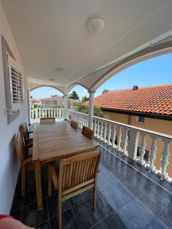 Apartmani Ira Vir Bagian luar foto
